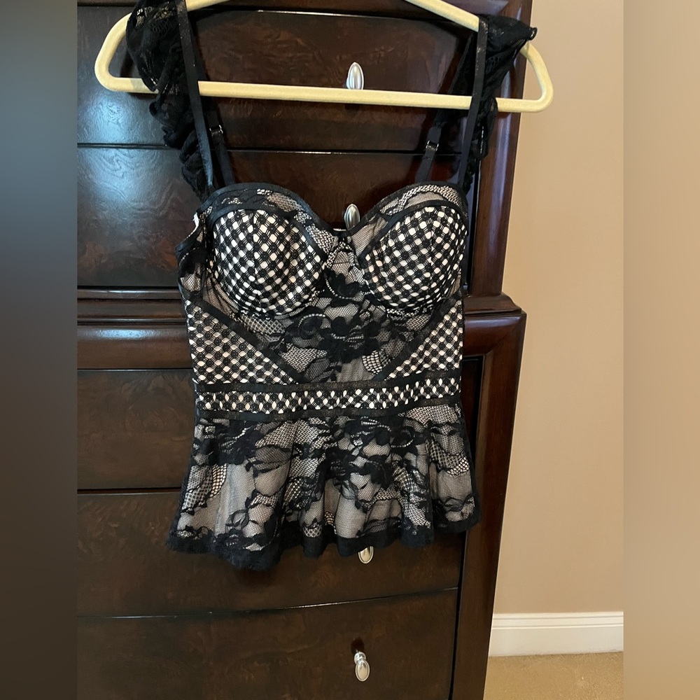Black lace bustier